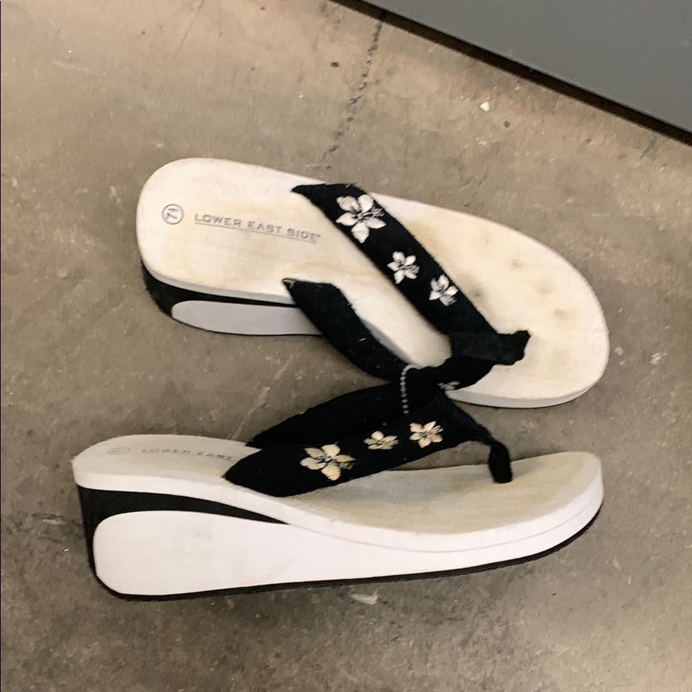 Lower East Side Black and white Floral Wedge‎ thong Sandals